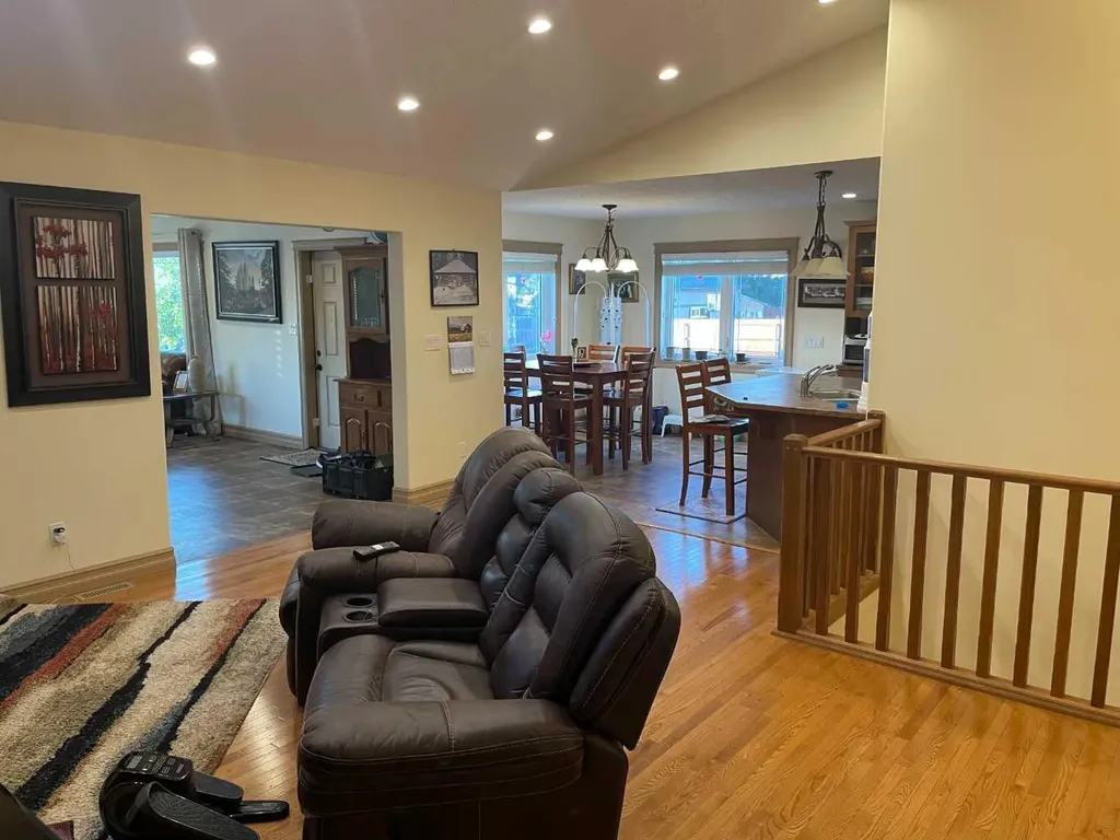 43 N 2a Street E Magrath AB T0K1J0