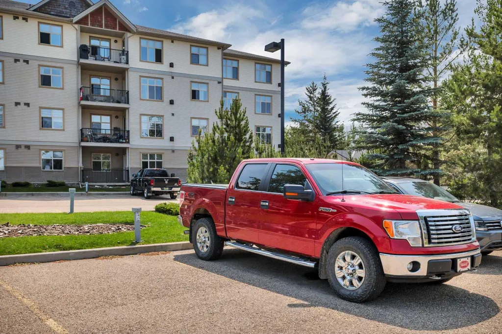 100 Lakeway Boulevard Sylvan Lake AB T4S 0A4