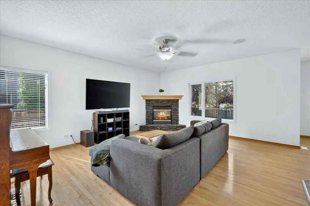 121 Springmere Road Chestermere AB T1X 1R4