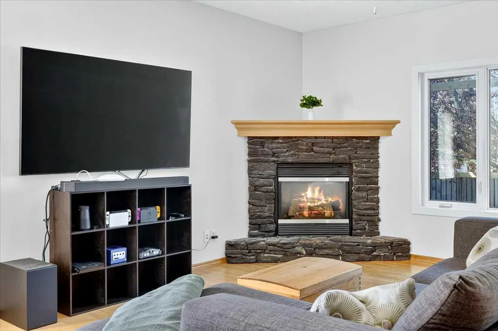 121 Springmere Road Chestermere AB T1X 1R4