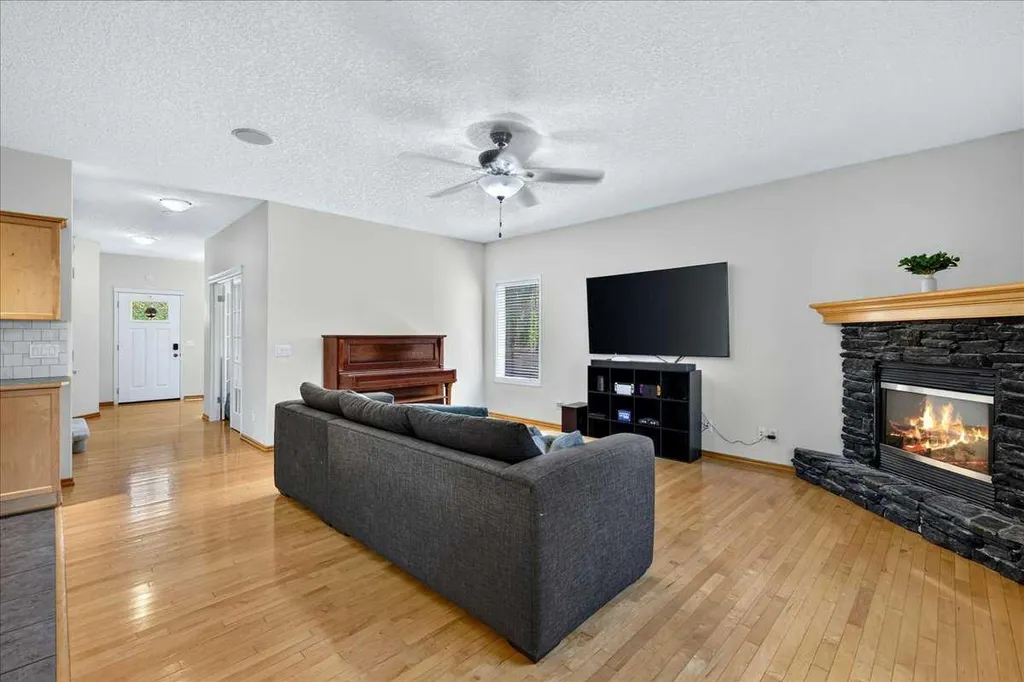 121 Springmere Road Chestermere AB T1X 1R4
