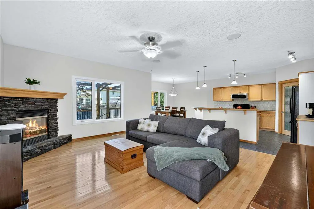 121 Springmere Road Chestermere AB T1X 1R4