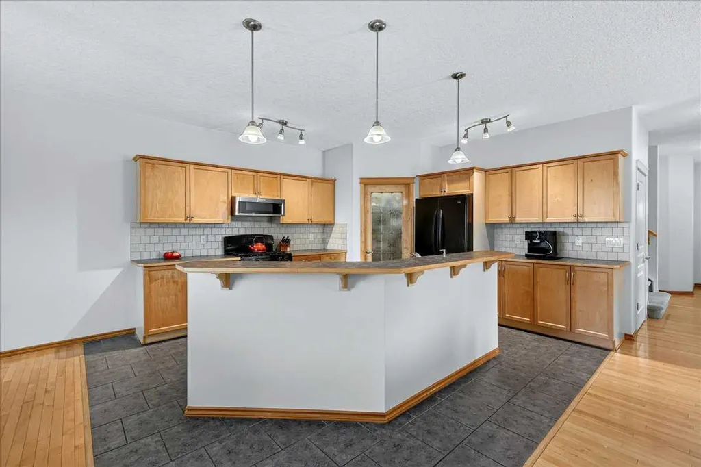 121 Springmere Road Chestermere AB T1X 1R4