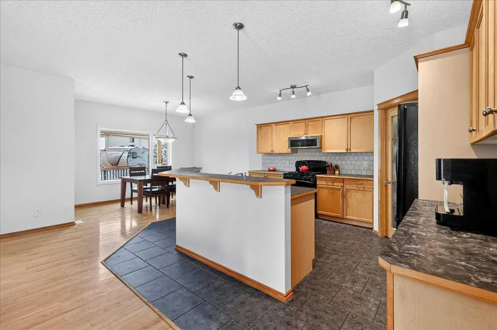 121 Springmere Road Chestermere AB T1X 1R4