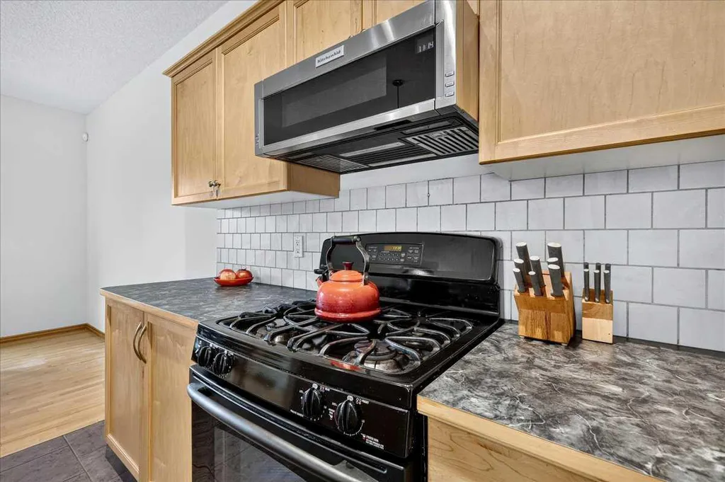 121 Springmere Road Chestermere AB T1X 1R4