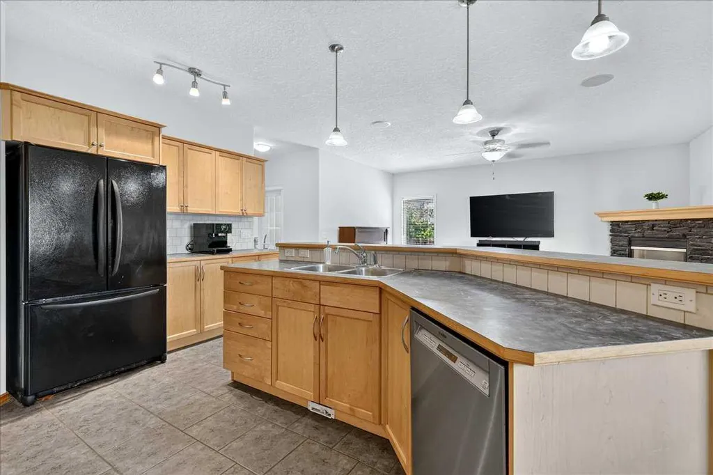 121 Springmere Road Chestermere AB T1X 1R4