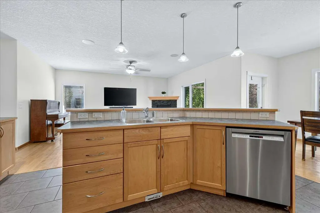 121 Springmere Road Chestermere AB T1X 1R4
