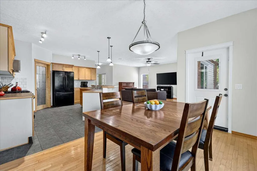 121 Springmere Road Chestermere AB T1X 1R4