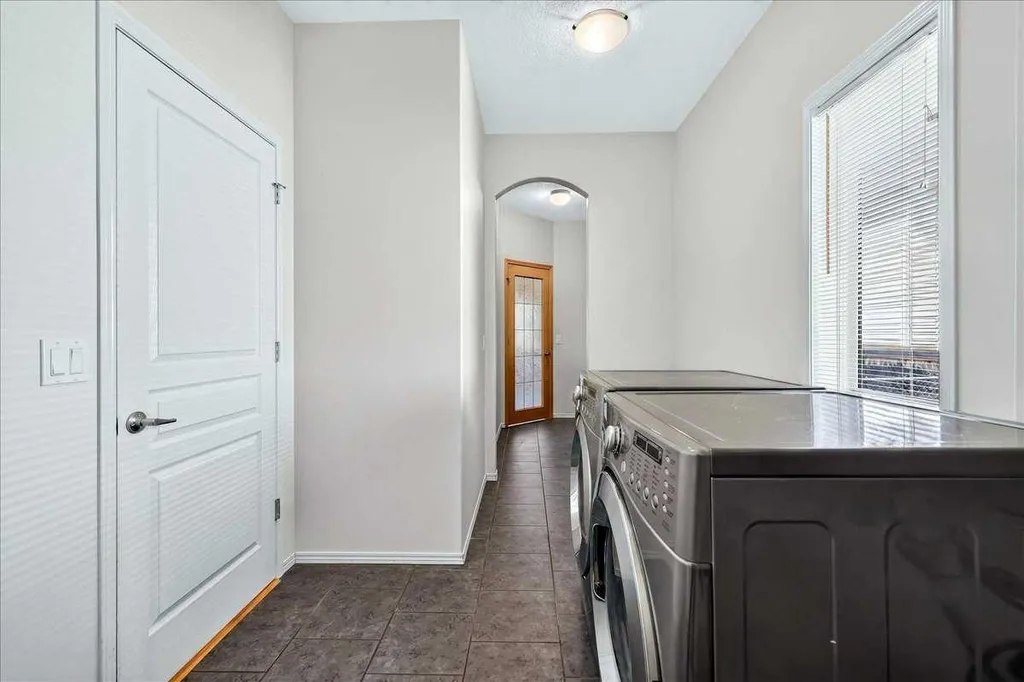 121 Springmere Road Chestermere AB T1X 1R4