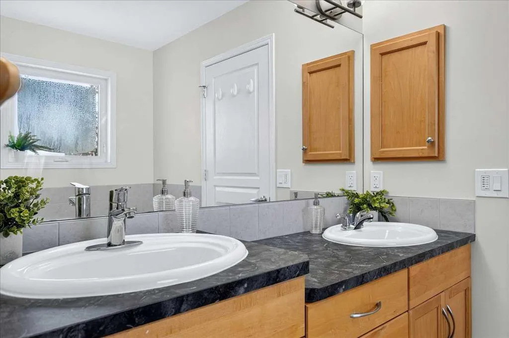 121 Springmere Road Chestermere AB T1X 1R4
