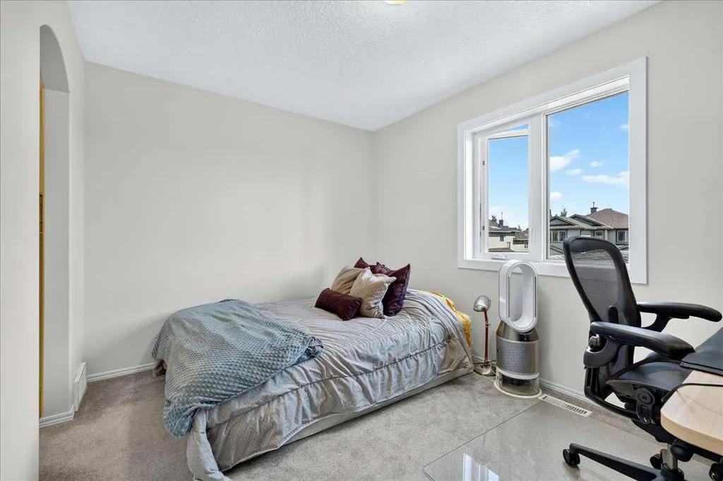 121 Springmere Road Chestermere AB T1X 1R4