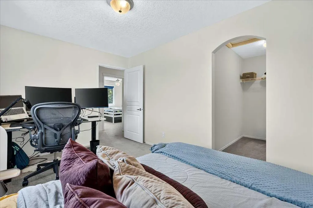 121 Springmere Road Chestermere AB T1X 1R4