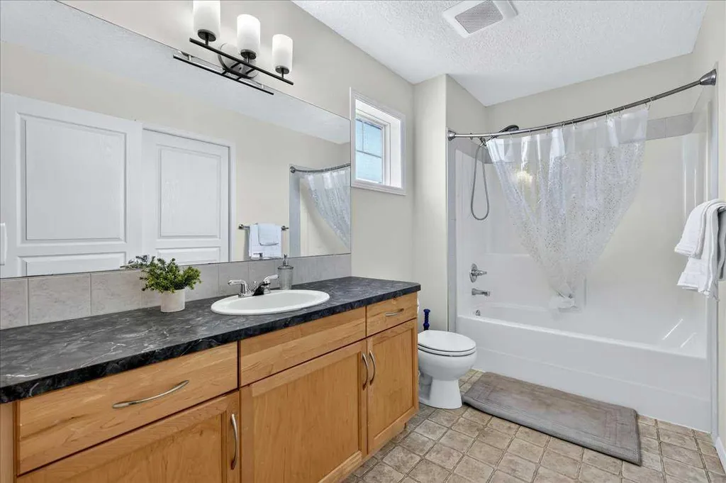 121 Springmere Road Chestermere AB T1X 1R4