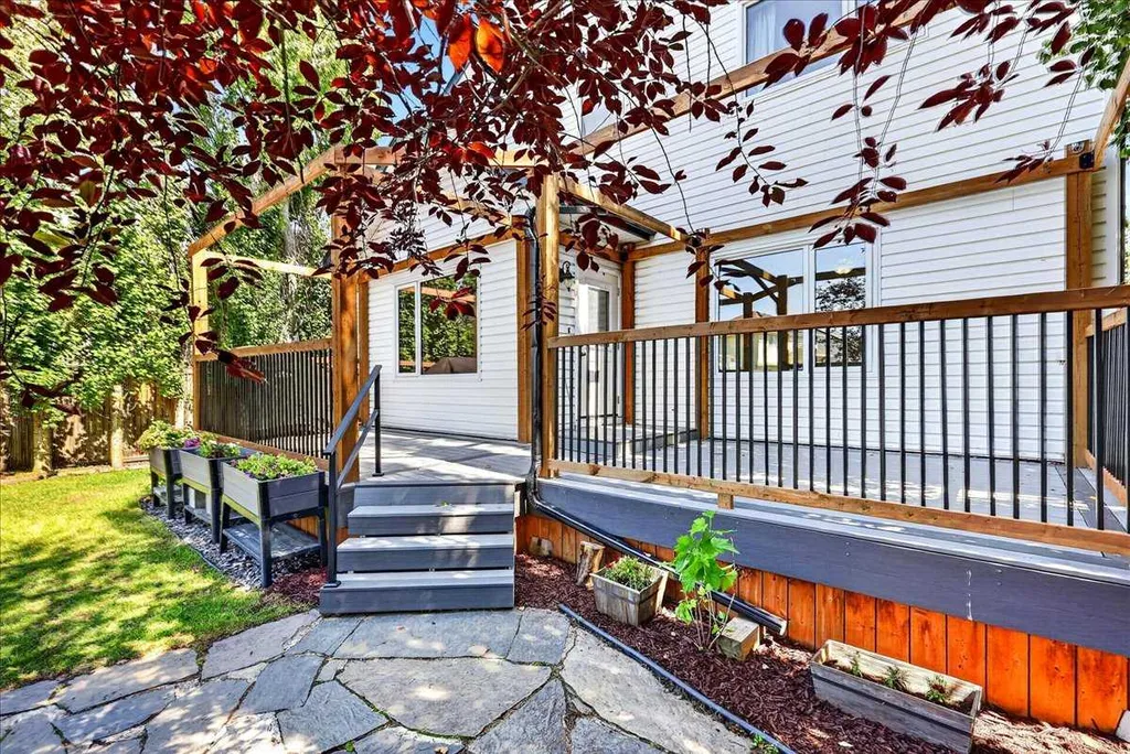 121 Springmere Road Chestermere AB T1X 1R4