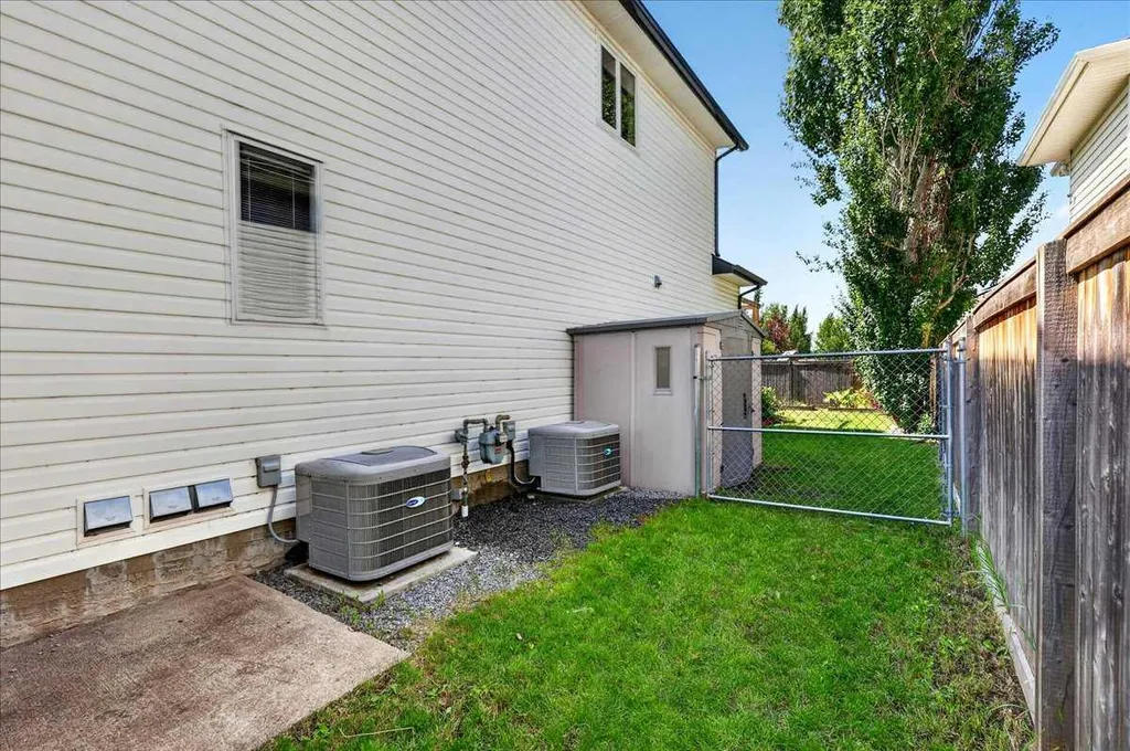 121 Springmere Road Chestermere AB T1X 1R4