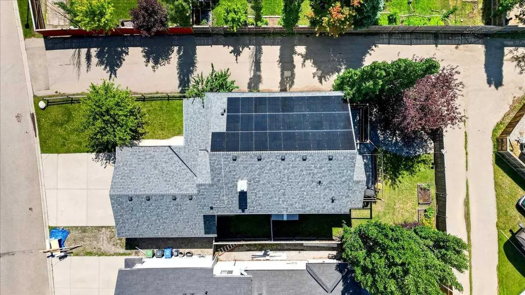 121 Springmere Road Chestermere AB T1X 1R4