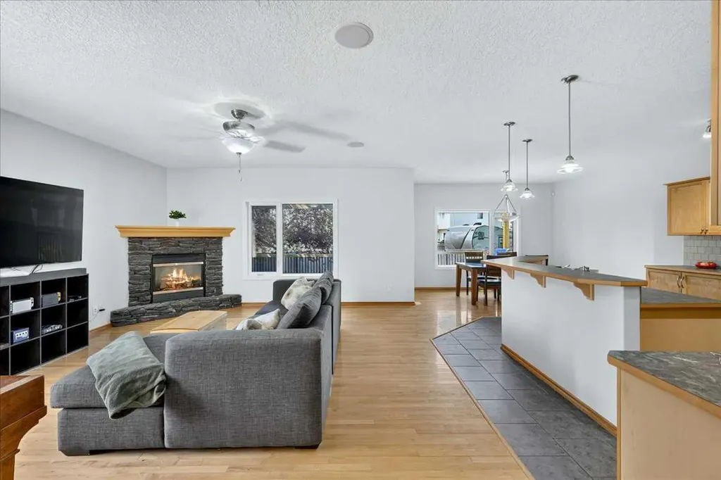 121 Springmere Road Chestermere AB T1X 1R4