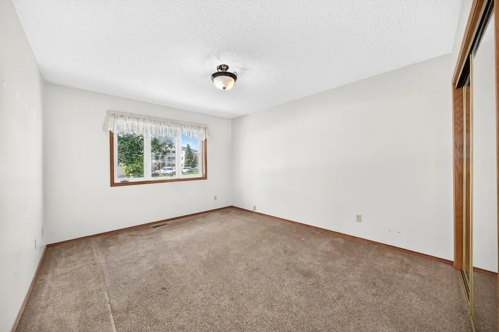 3 Parklane Place Strathmore AB T1P 1K7