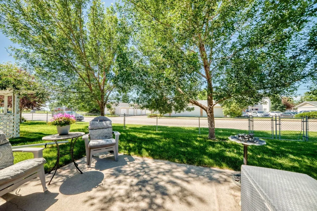 3 Parklane Place Strathmore AB T1P 1K7