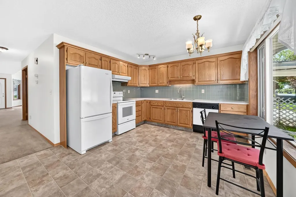 3 Parklane Place Strathmore AB T1P 1K7