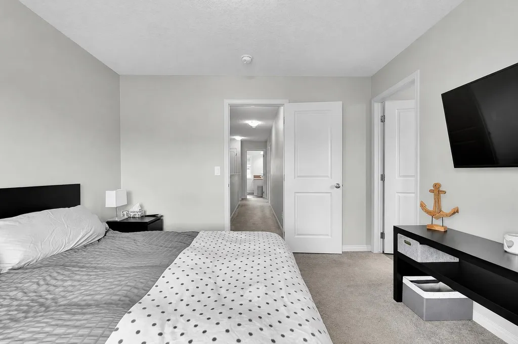 40 Legacy Glen Street SE Calgary AB T2X 3E2