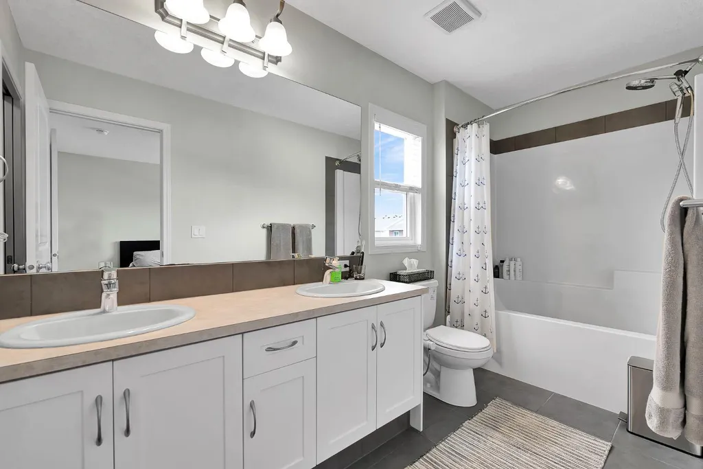 40 Legacy Glen Street SE Calgary AB T2X 3E2