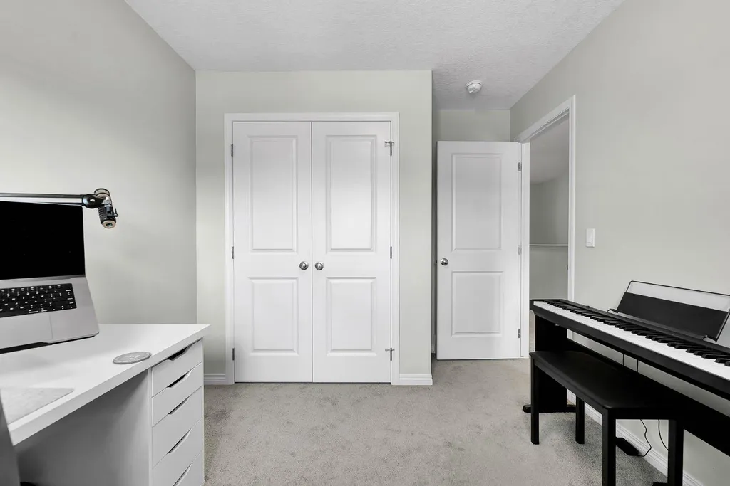 40 Legacy Glen Street SE Calgary AB T2X 3E2