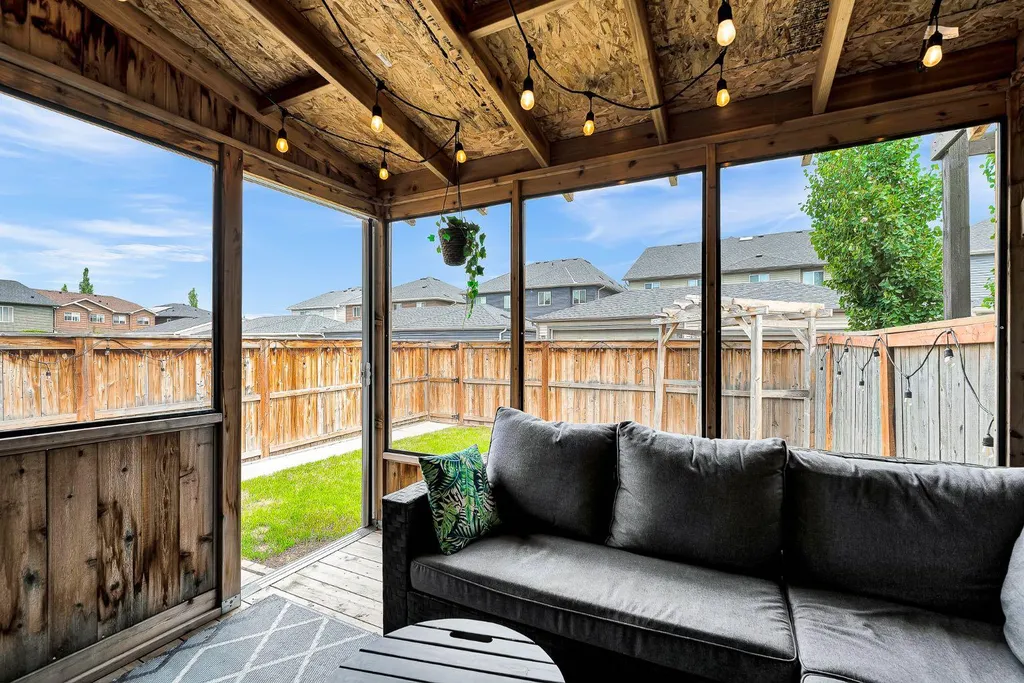 40 Legacy Glen Street SE Calgary AB T2X 3E2