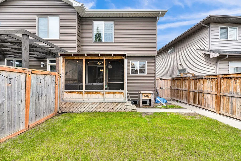 40 Legacy Glen Street SE Calgary AB T2X 3E2
