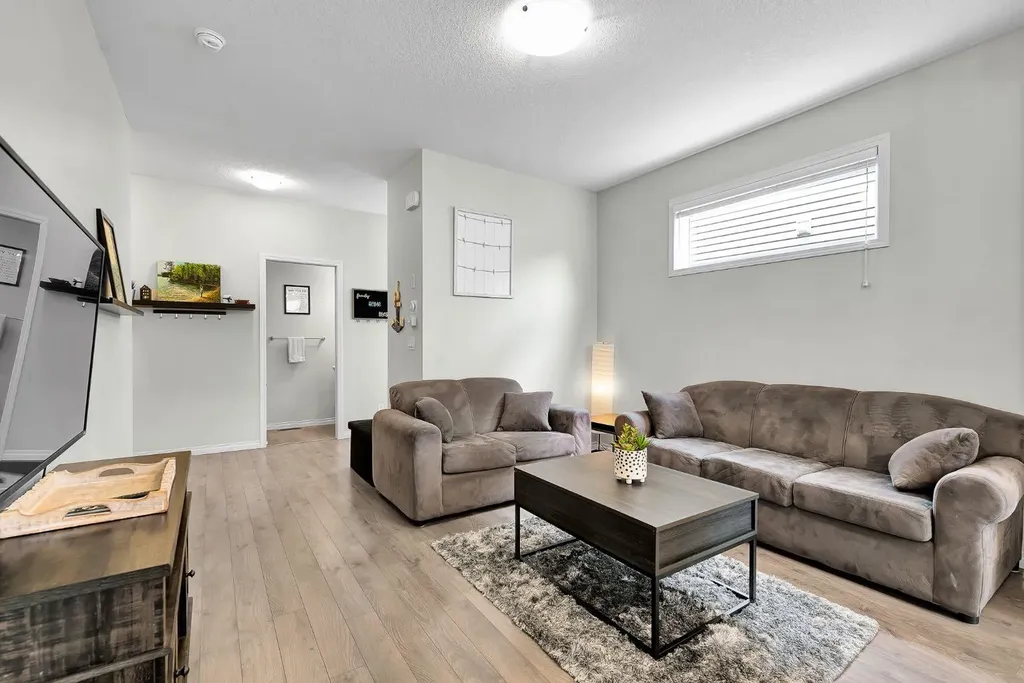 40 Legacy Glen Street SE Calgary AB T2X 3E2