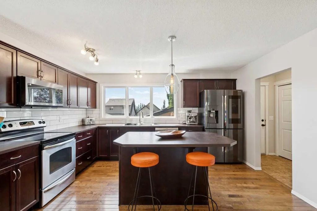 147 Sunset Cove Cochrane AB T4C 0C8