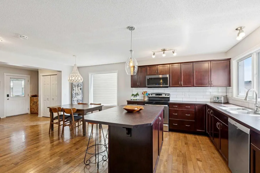 147 Sunset Cove Cochrane AB T4C 0C8