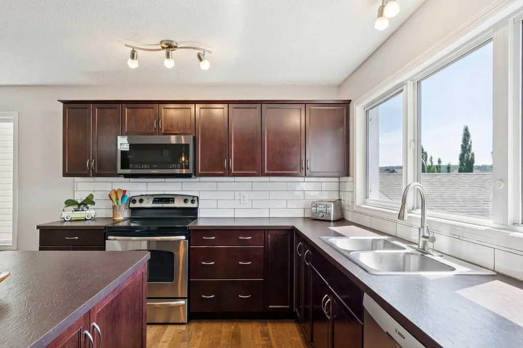 147 Sunset Cove Cochrane AB T4C 0C8