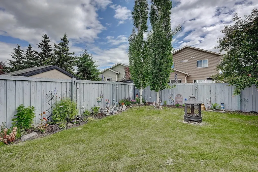 8823 88c Street Grande Prairie AB T8X 0G2