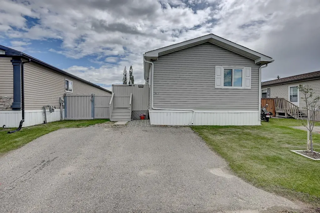8823 88c Street Grande Prairie AB T8X 0G2