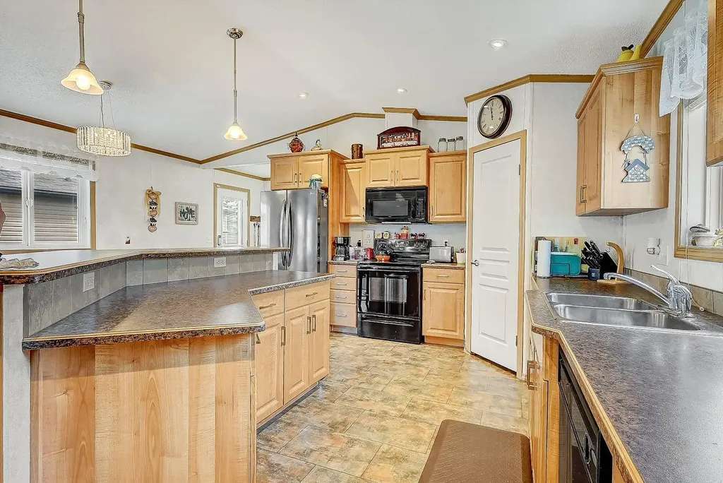 8823 88c Street Grande Prairie AB T8X 0G2
