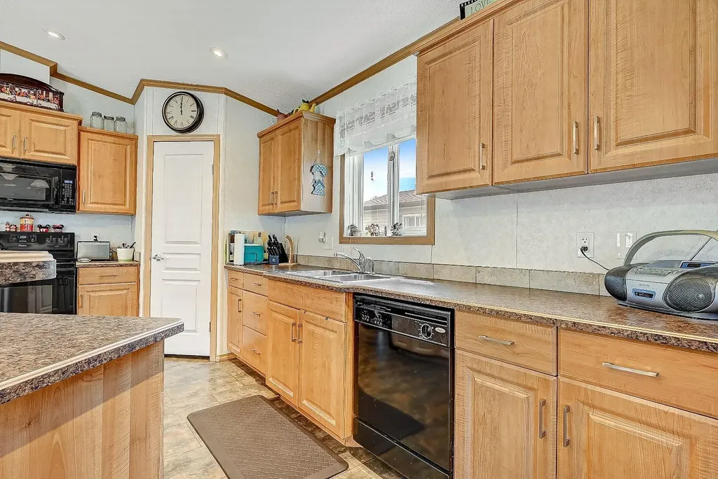 8823 88c Street Grande Prairie AB T8X 0G2
