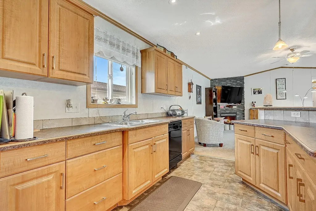 8823 88c Street Grande Prairie AB T8X 0G2