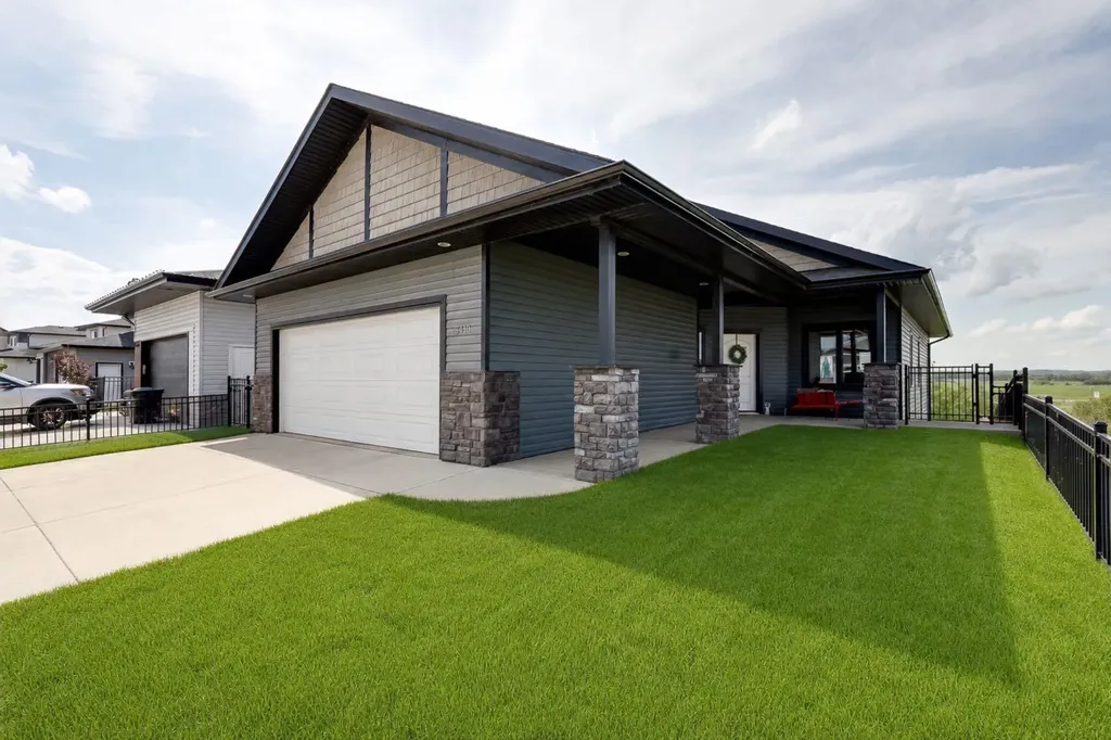 5446 Vista Trail Blackfalds AB T4M0L2