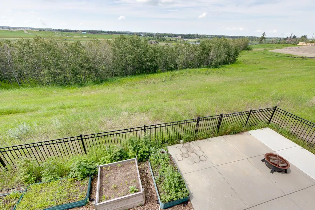 5446 Vista Trail Blackfalds AB T4M0L2