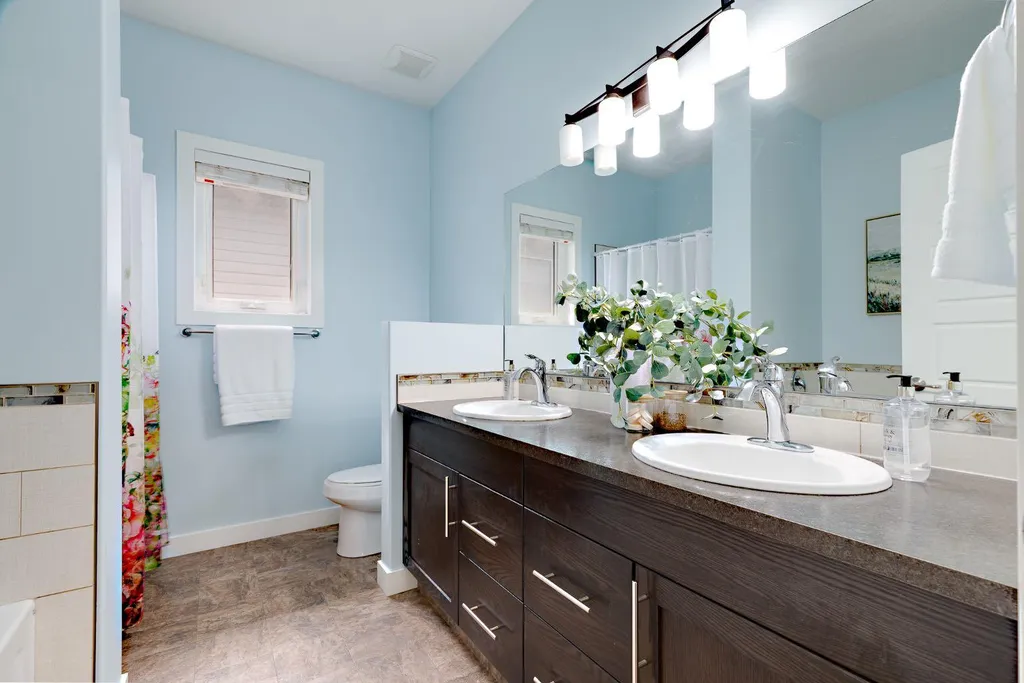 5446 Vista Trail Blackfalds AB T4M0L2