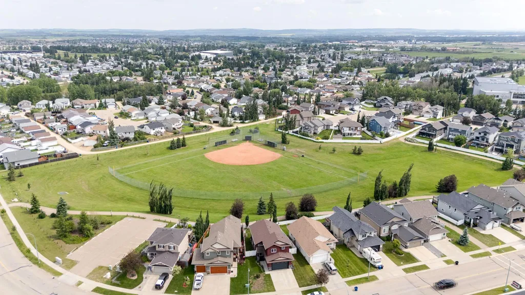 5446 Vista Trail Blackfalds AB T4M0L2