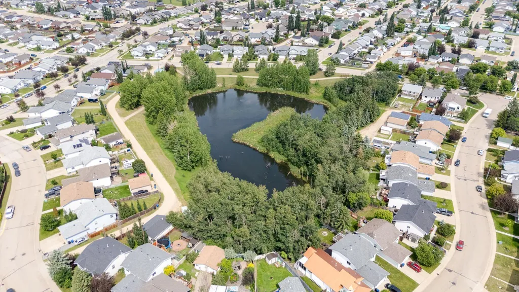 5446 Vista Trail Blackfalds AB T4M0L2