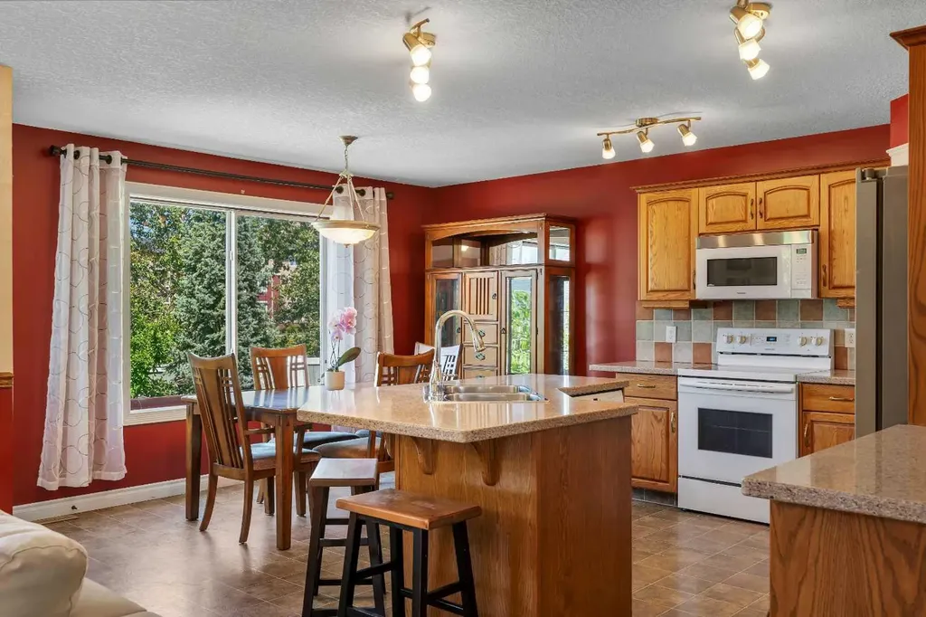 84 Willowbrook Crescent NW Airdrie AB T4B 2S4