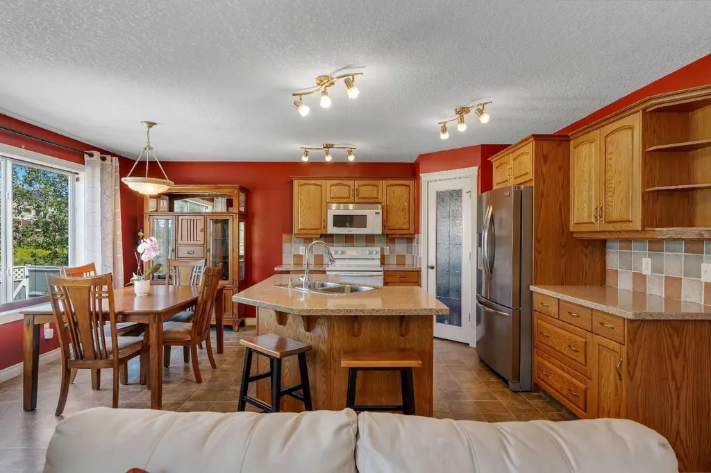 84 Willowbrook Crescent NW Airdrie AB T4B 2S4