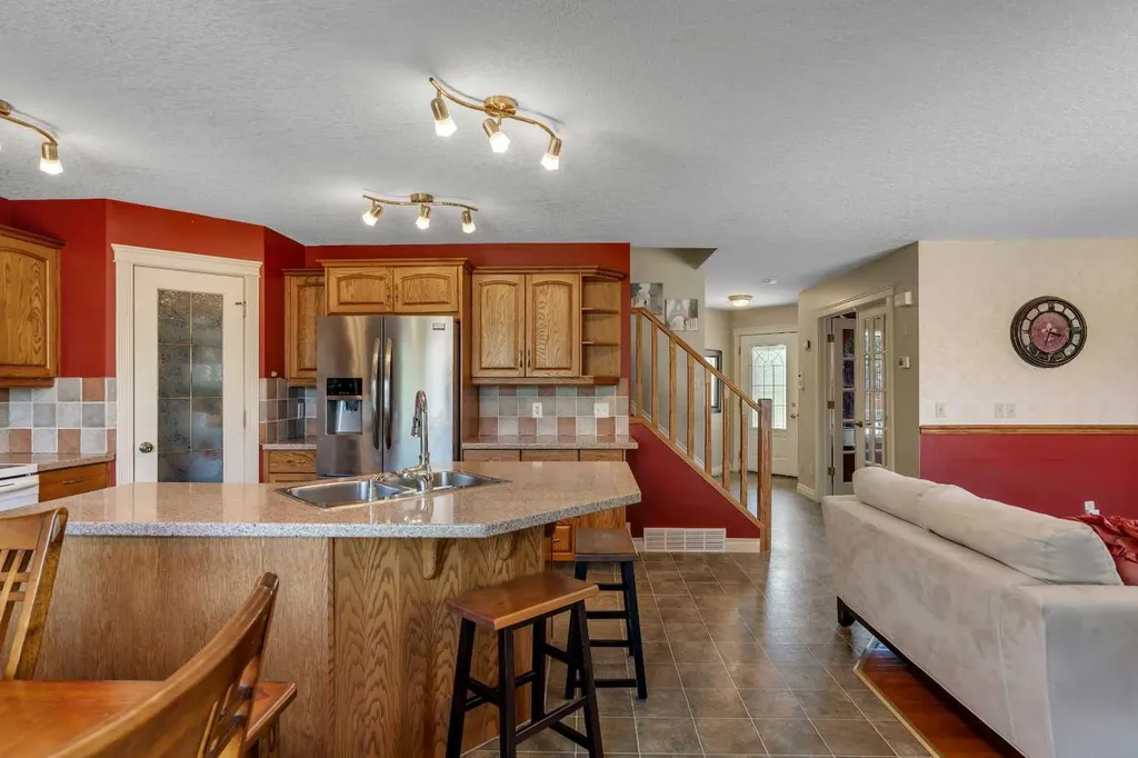 84 Willowbrook Crescent NW Airdrie AB T4B 2S4