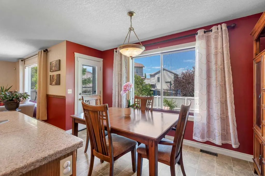 84 Willowbrook Crescent NW Airdrie AB T4B 2S4