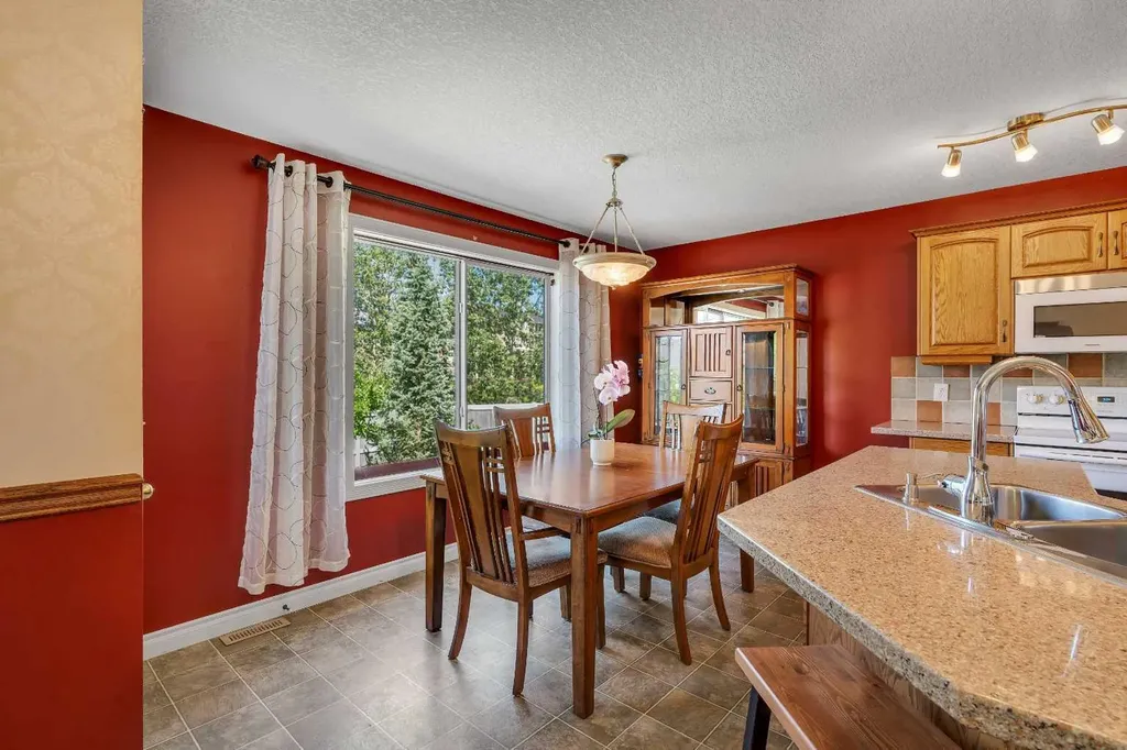 84 Willowbrook Crescent NW Airdrie AB T4B 2S4
