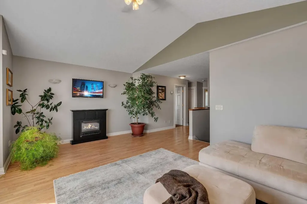 84 Willowbrook Crescent NW Airdrie AB T4B 2S4