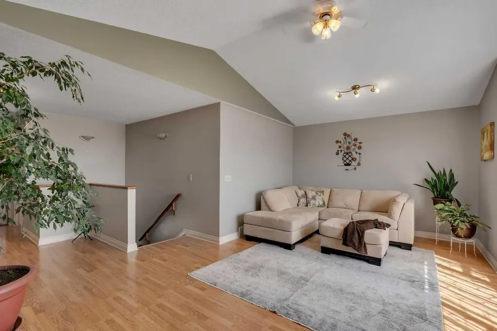 84 Willowbrook Crescent NW Airdrie AB T4B 2S4